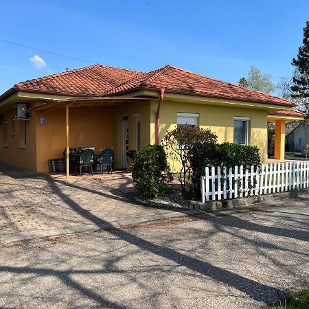 Villa Gracia Patince Eksteriør billede