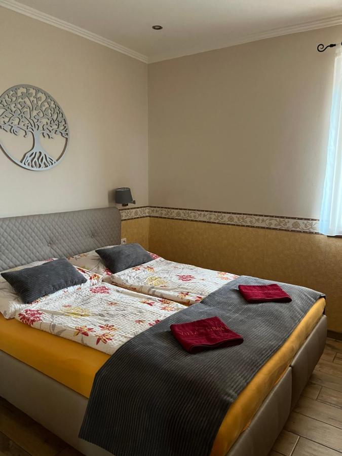 Villa Gracia Patince Eksteriør billede