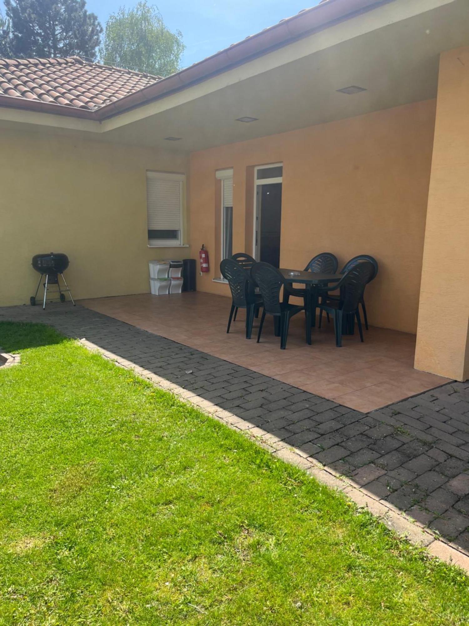Villa Gracia Patince Eksteriør billede