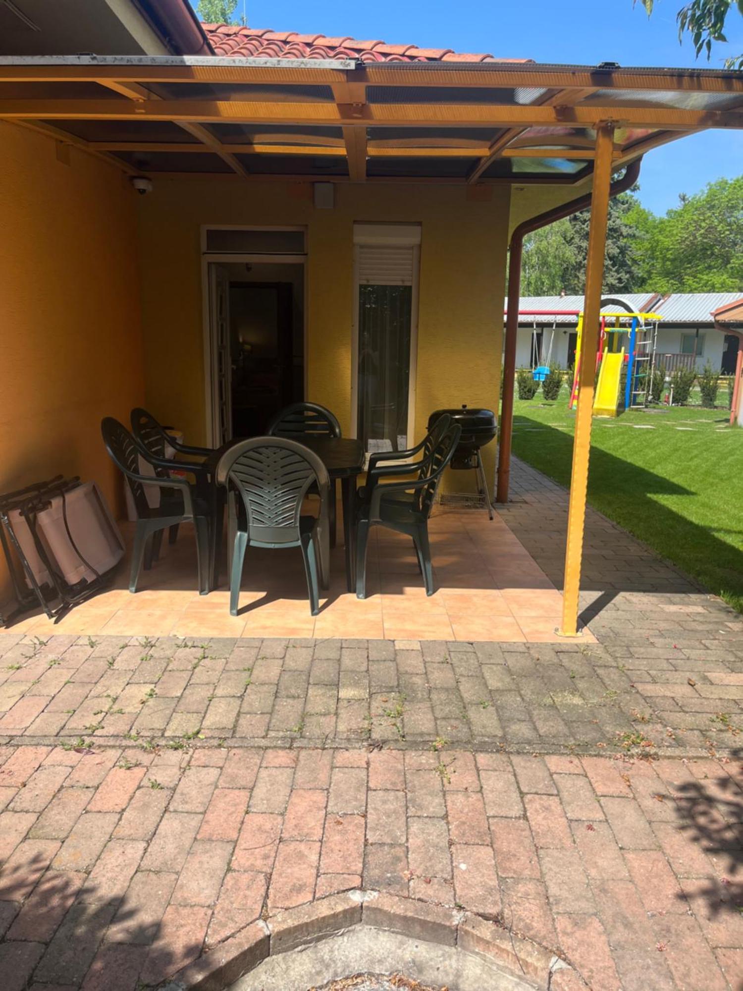 Villa Gracia Patince Eksteriør billede