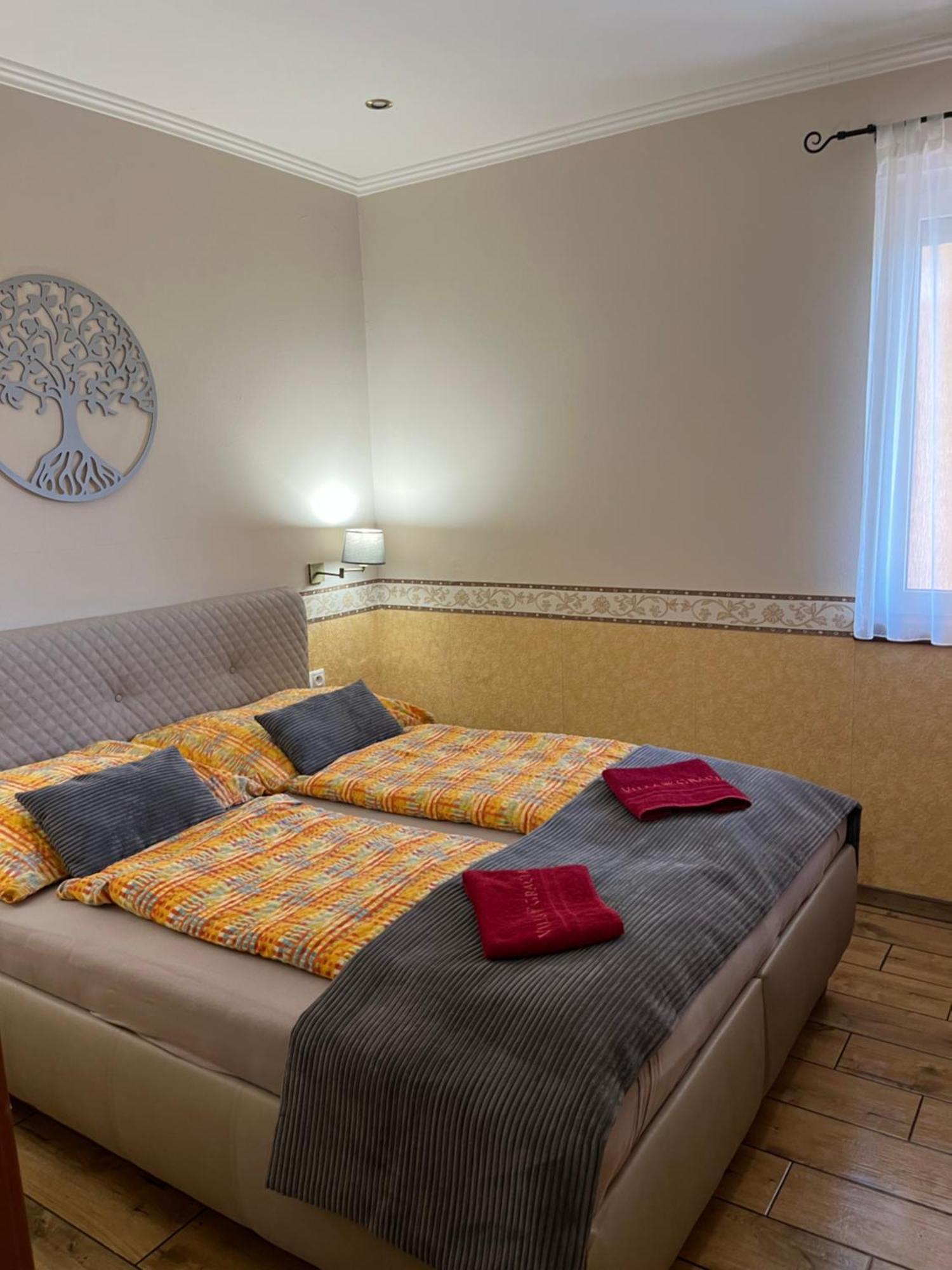Villa Gracia Patince Eksteriør billede