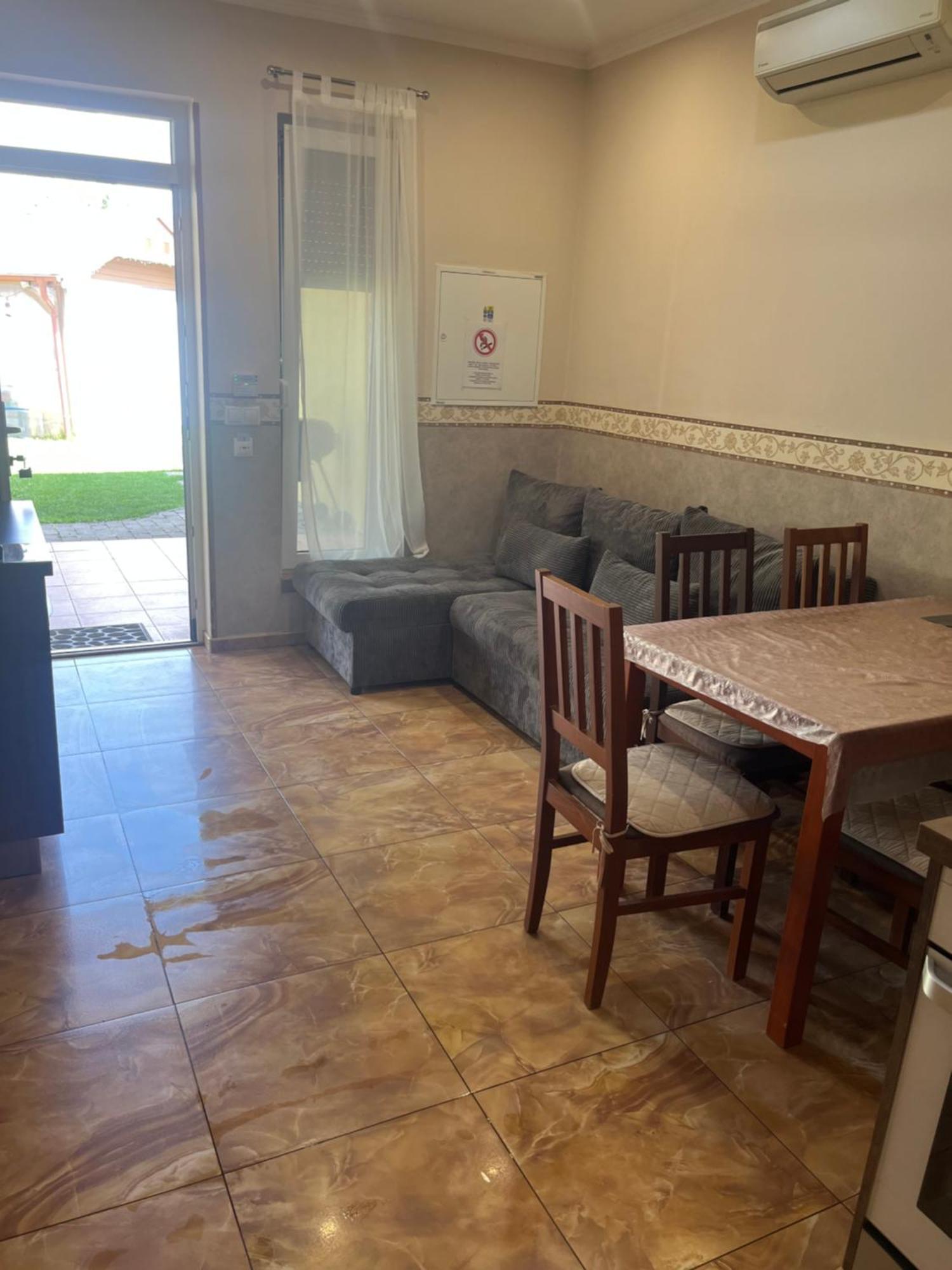 Villa Gracia Patince Eksteriør billede