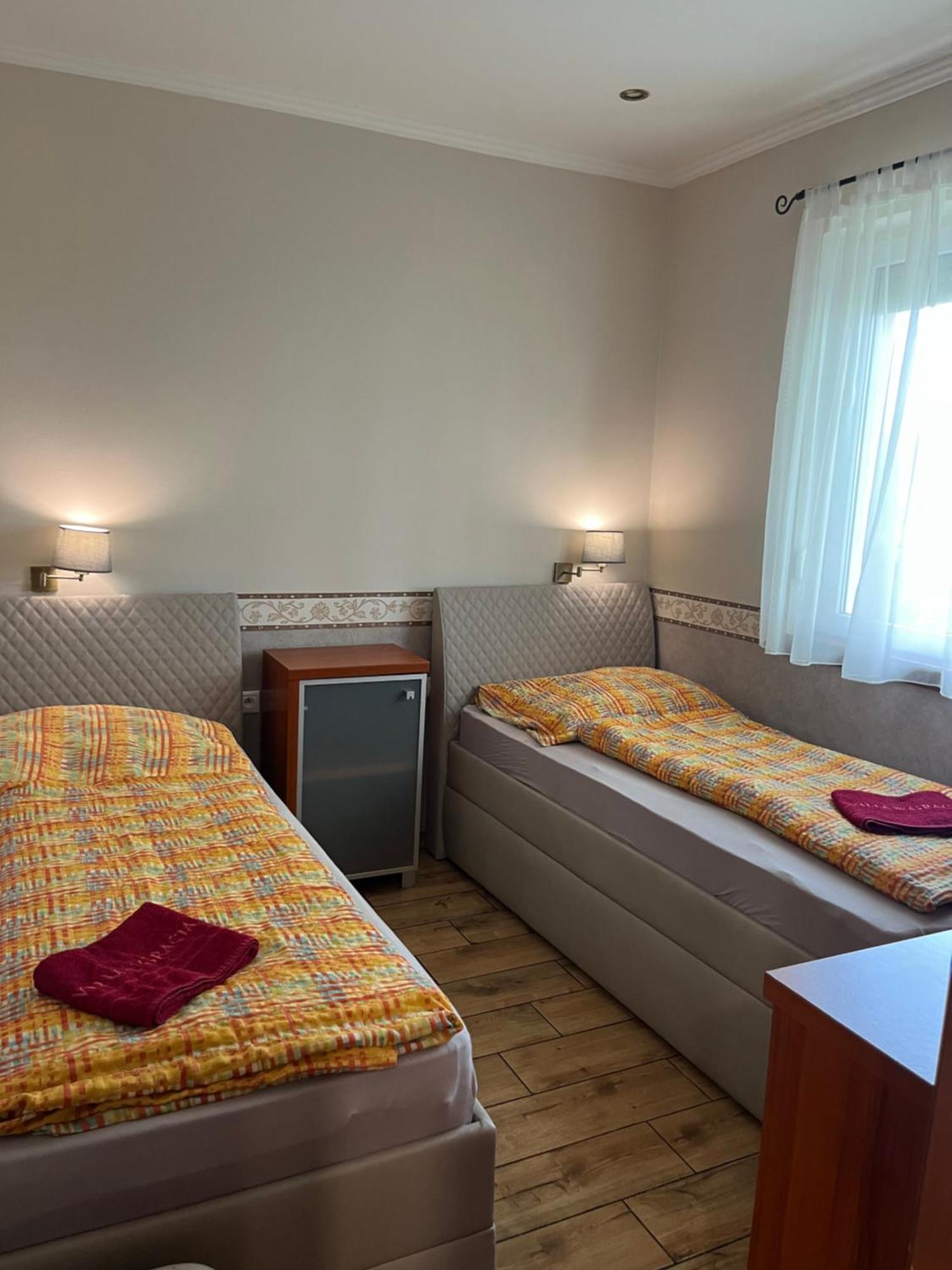 Villa Gracia Patince Eksteriør billede