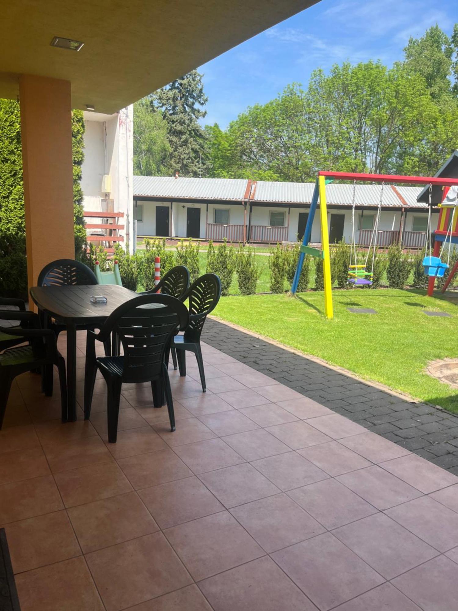 Villa Gracia Patince Eksteriør billede
